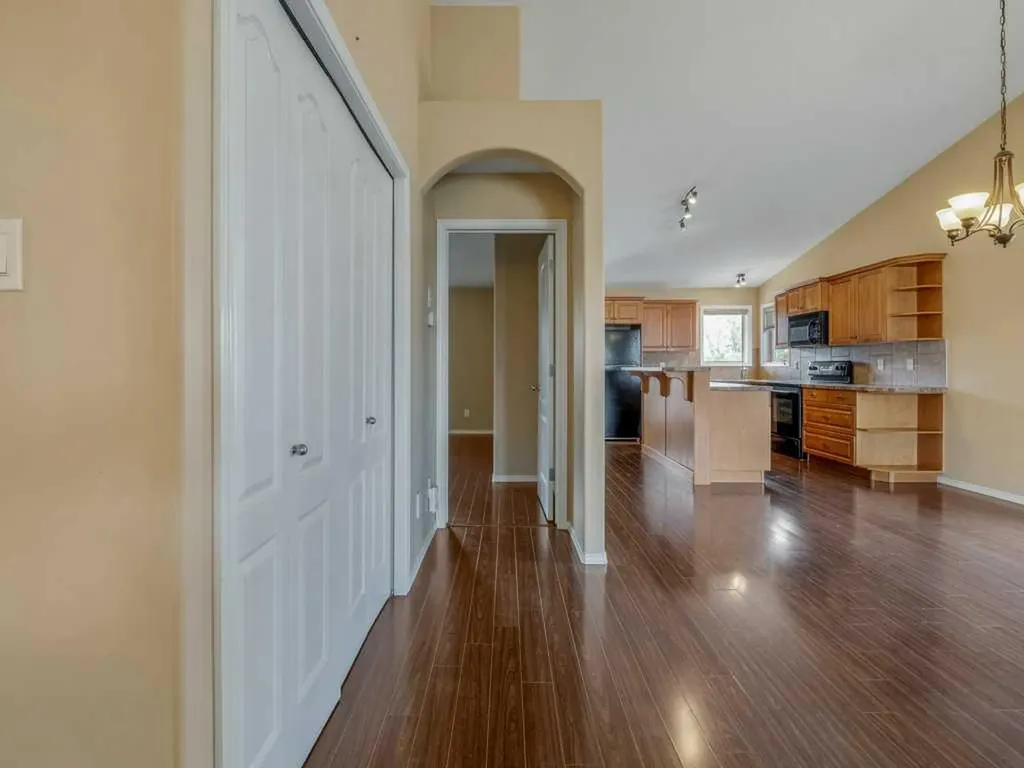 727 Aberdeen Crescent W Lethbridge AB T1J 5B2