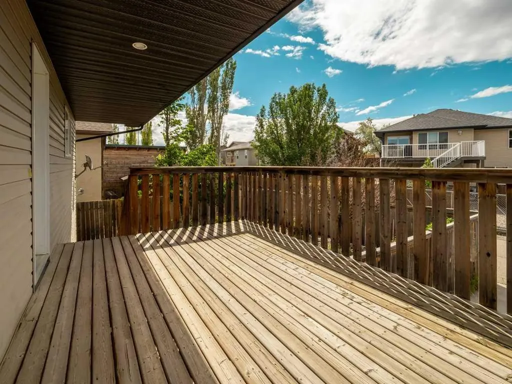 727 Aberdeen Crescent Lethbridge AB T1J 5B2