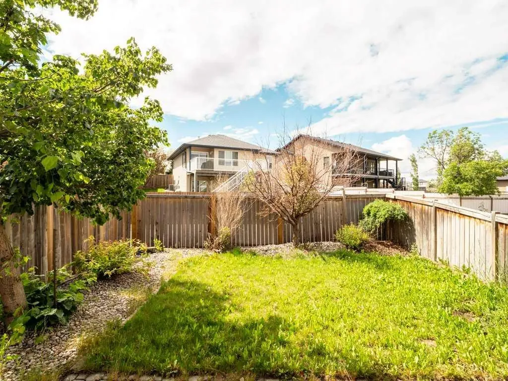 727 Aberdeen Crescent Lethbridge AB T1J 5B2