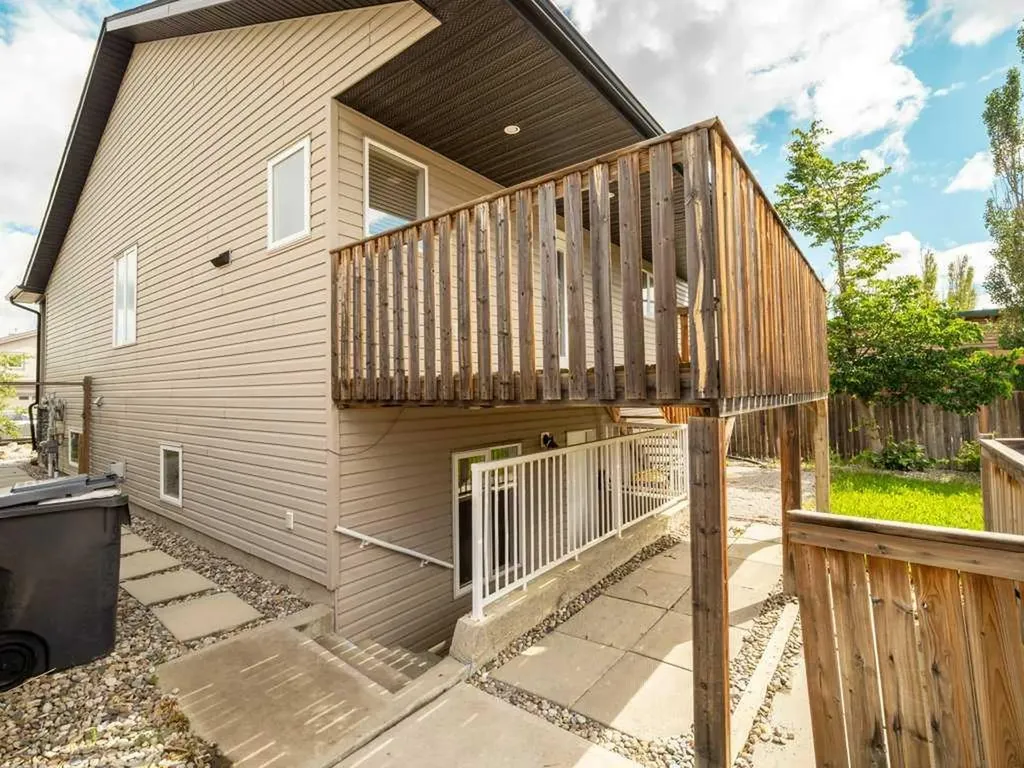 727 Aberdeen Crescent Lethbridge AB T1J 5B2