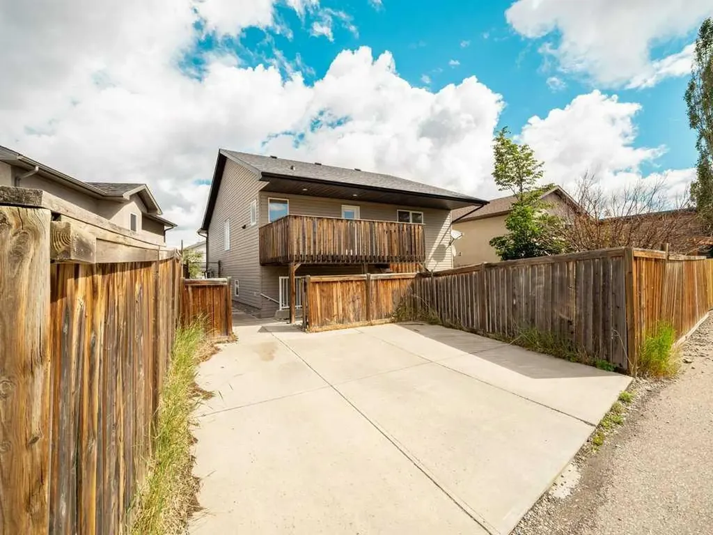 727 Aberdeen Crescent Lethbridge AB T1J 5B2