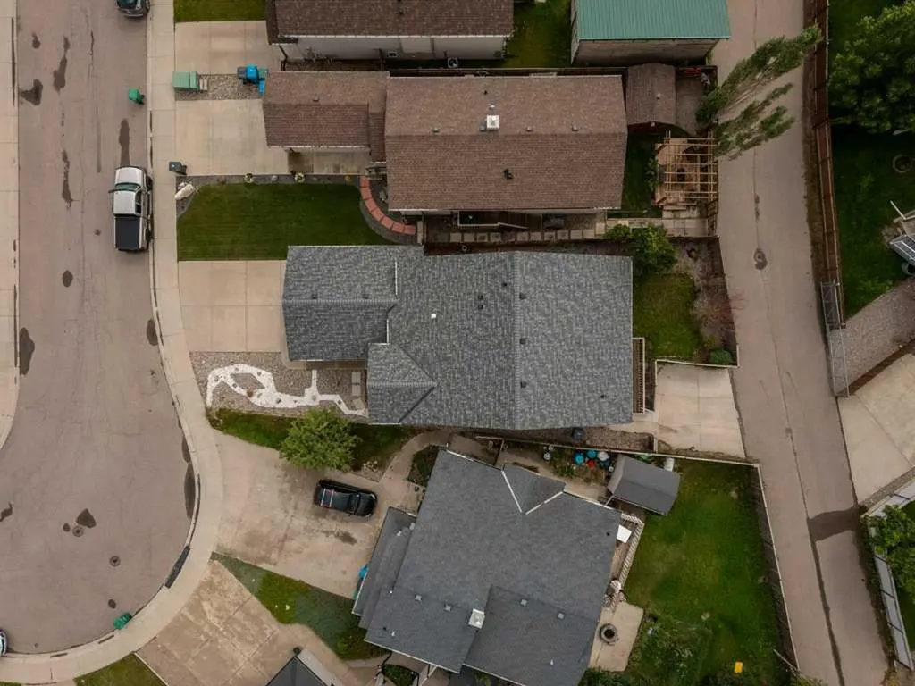 727 Aberdeen Crescent Lethbridge AB T1J 5B2