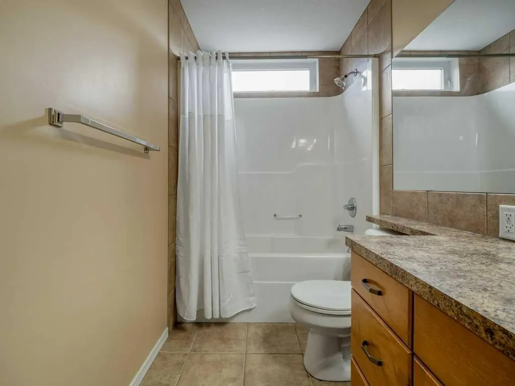 727 Aberdeen Crescent Lethbridge AB T1J 5B2