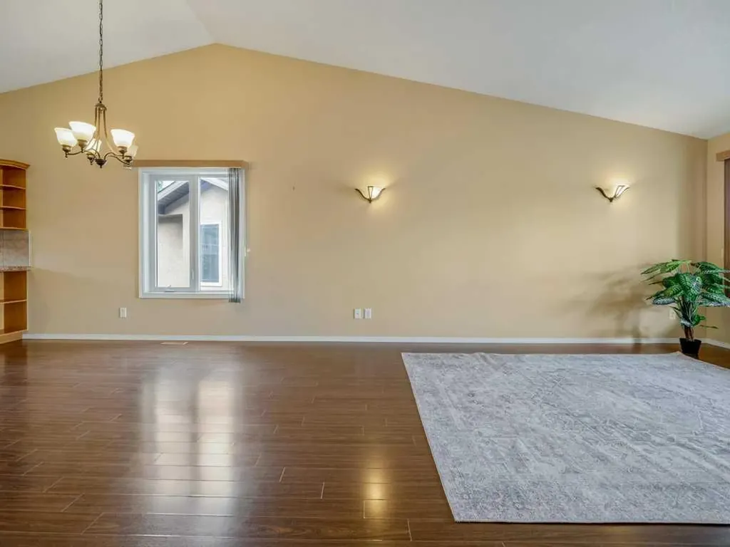 727 Aberdeen Crescent Lethbridge AB T1J 5B2
