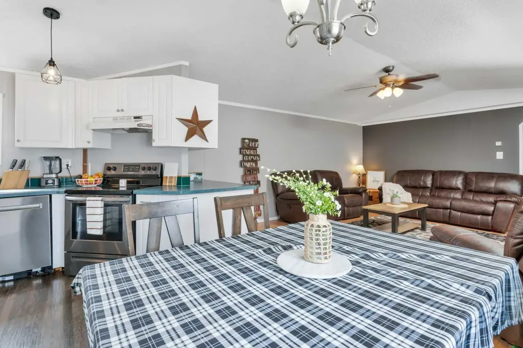4520 59 Street Rocky Mountain House AB T4T 1N9