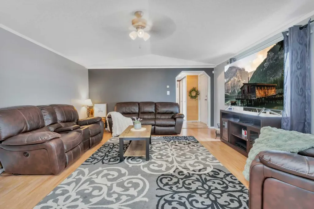 4520 59 Street Rocky Mountain House AB T4T 1N9