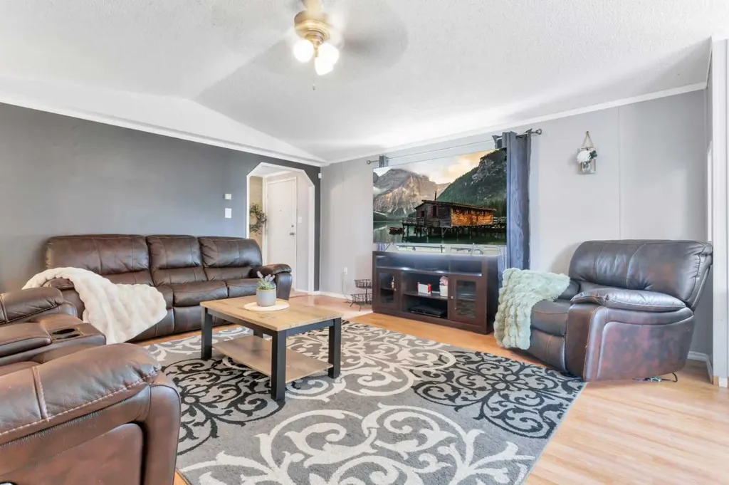 4520 59 Street Rocky Mountain House AB T4T 1N9