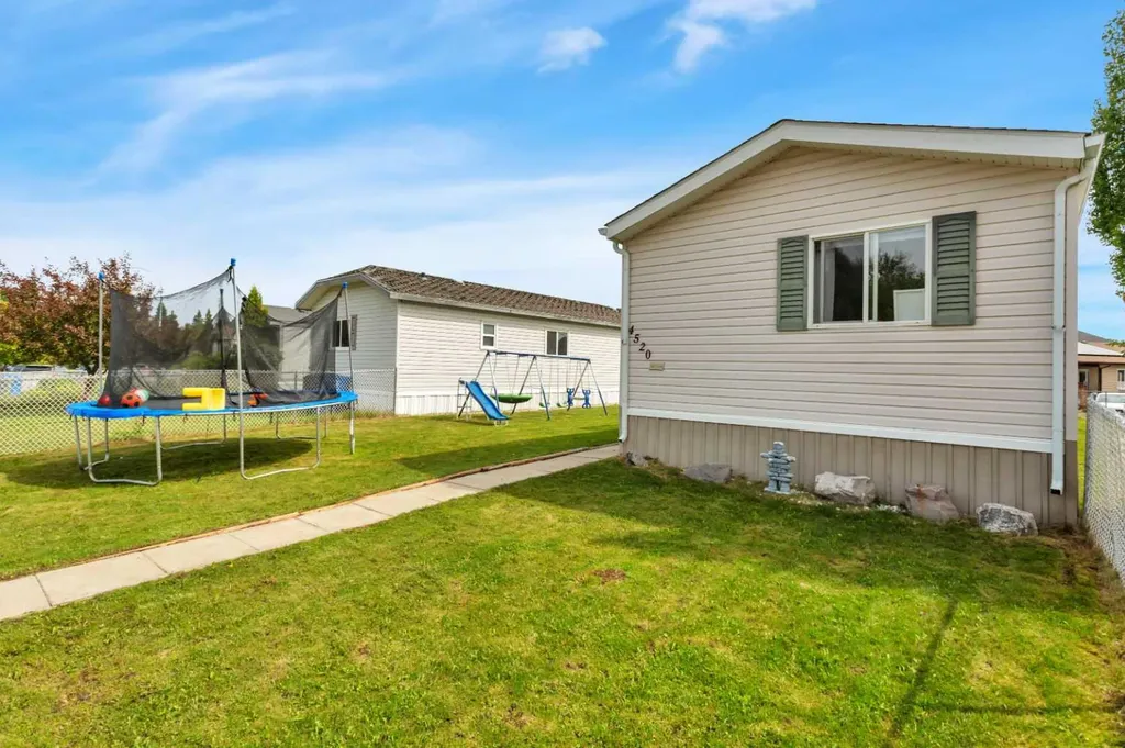 4520 59 Street Rocky Mountain House AB T4T 1N9