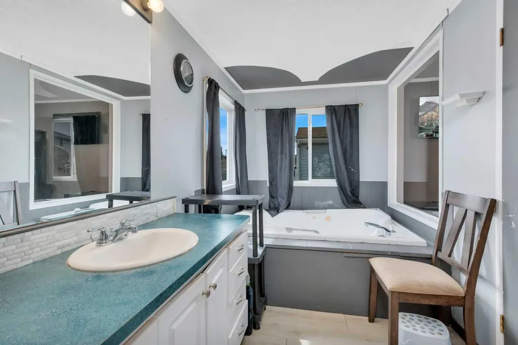 4520 59 Street Rocky Mountain House AB T4T 1N9