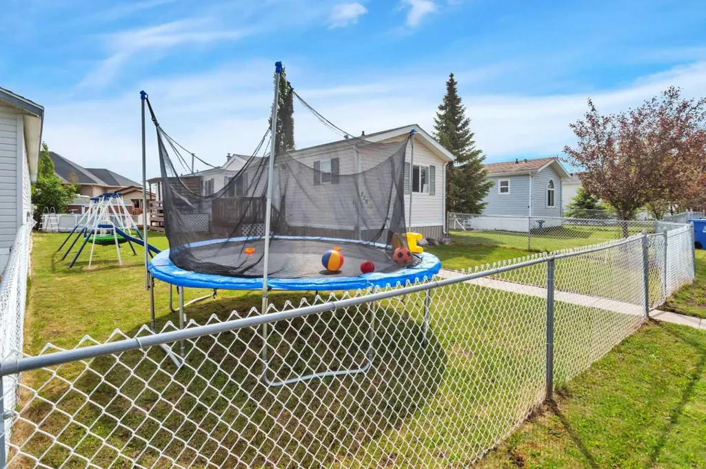 4520 59 Street Rocky Mountain House AB T4T 1N9