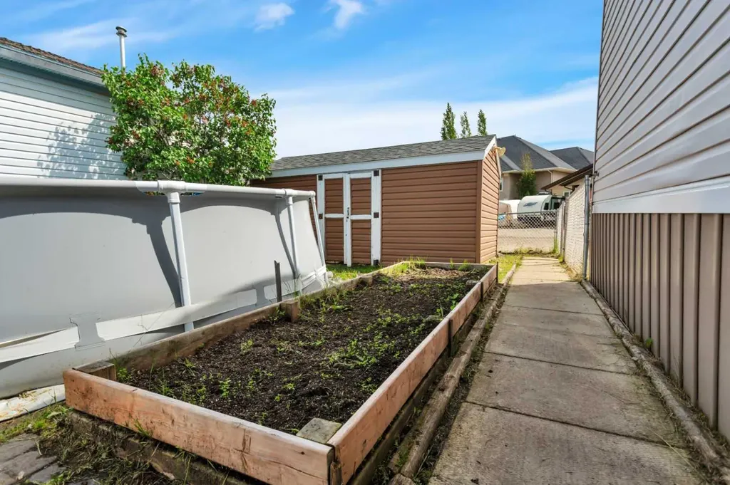 4520 59 Street Rocky Mountain House AB T4T 1N9
