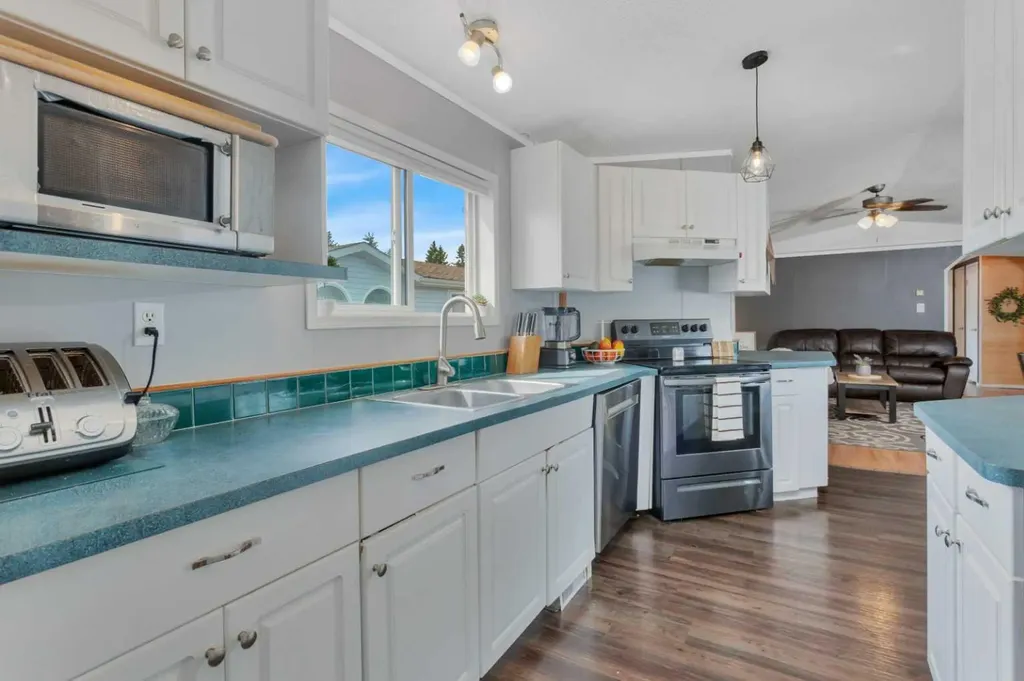 4520 59 Street Rocky Mountain House AB T4T 1N9