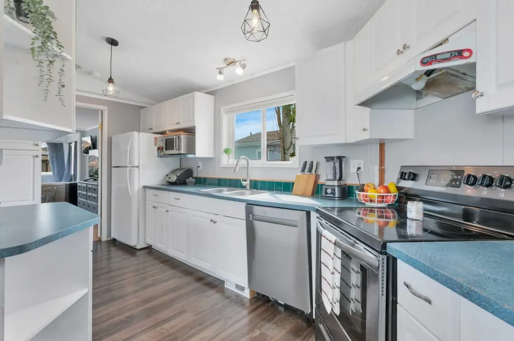 4520 59 Street Rocky Mountain House AB T4T 1N9