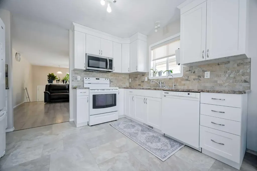 10626 Royal Oaks Drive Grande Prairie AB T8V 8G3