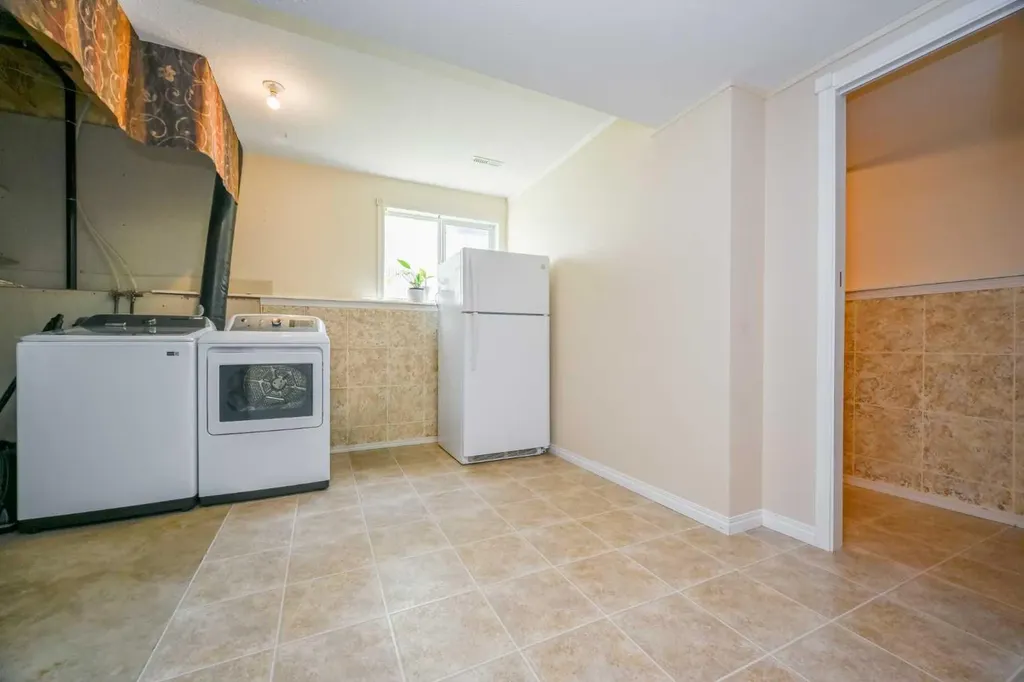 10626 Royal Oaks Drive Grande Prairie AB T8V 8G3