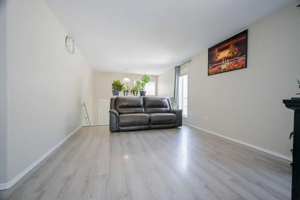 10626 Royal Oaks Drive Grande Prairie AB T8V 8G3