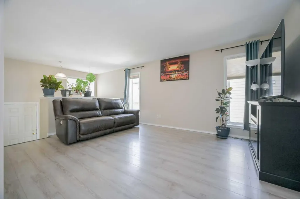 10626 Royal Oaks Drive Grande Prairie AB T8V 8G3