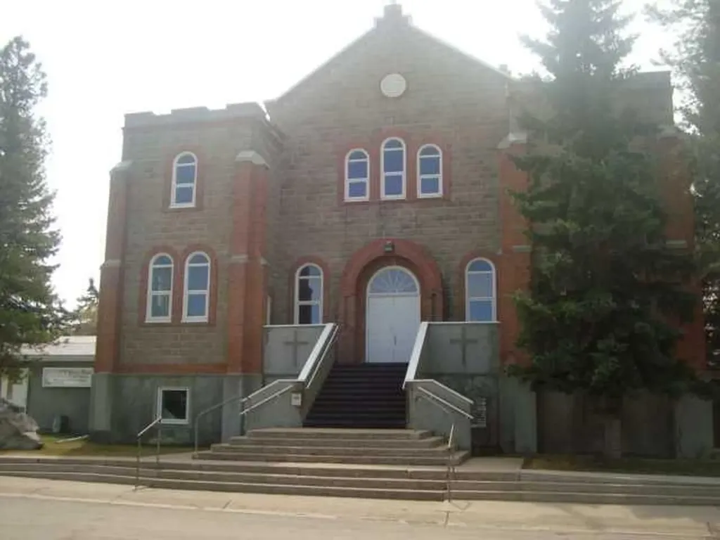 2 Trochu Avenue Trochu AB T0M 2C0