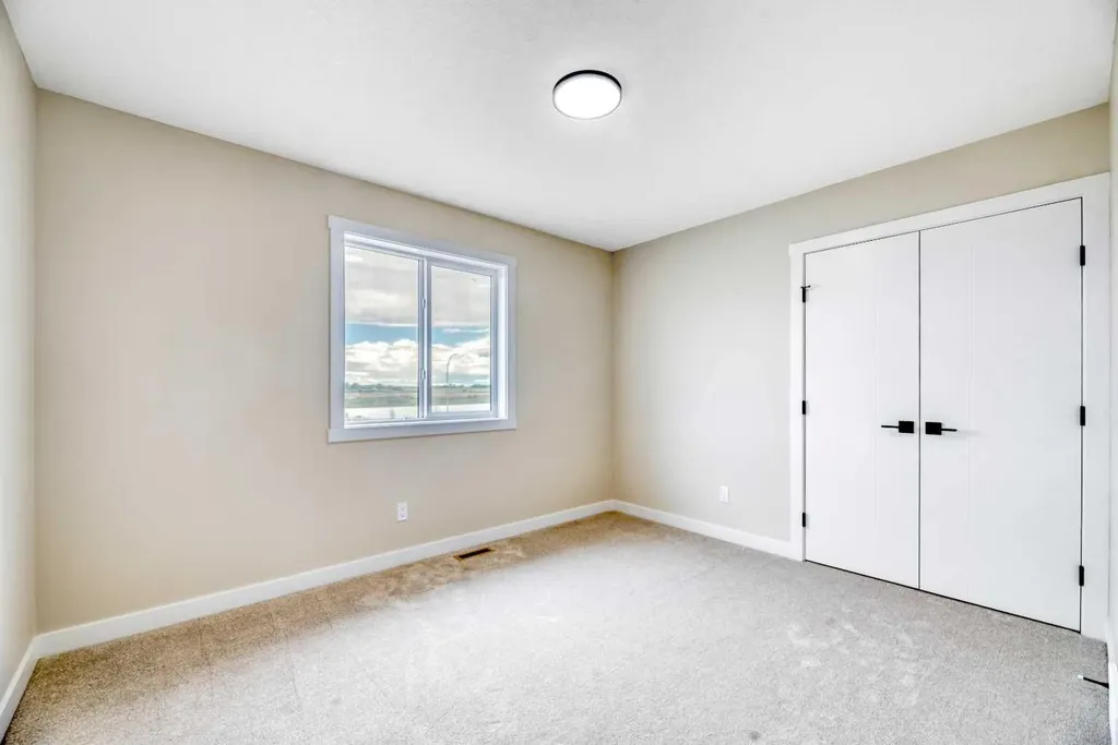 112 Lakewood Crescent Strathmore AB T1P 2J9