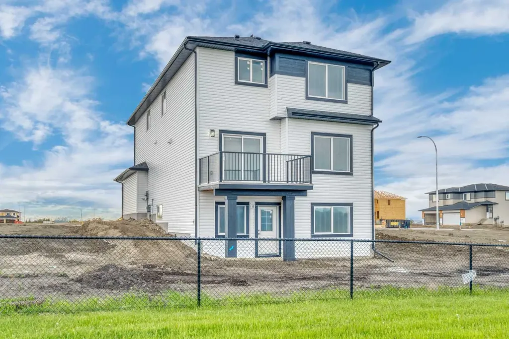 112 Lakewood Crescent Strathmore AB T1P 2J9
