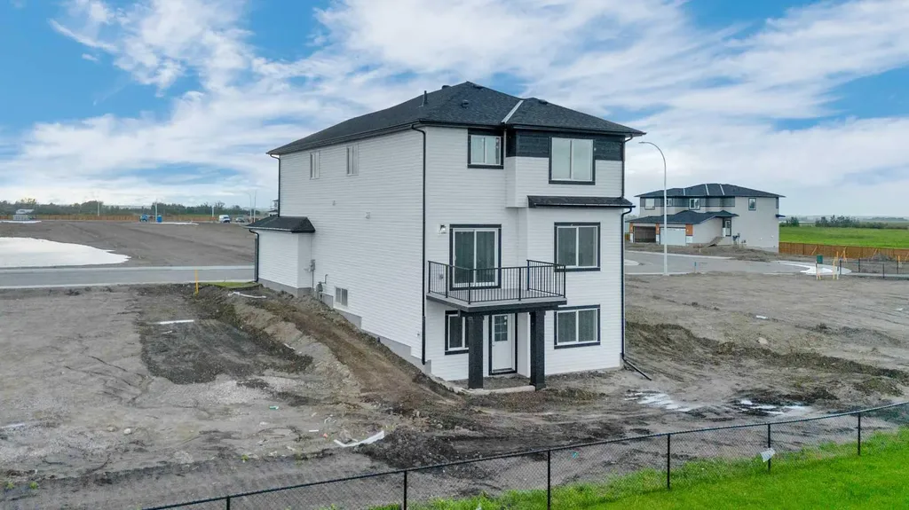 112 Lakewood Crescent Strathmore AB T1P 2J9