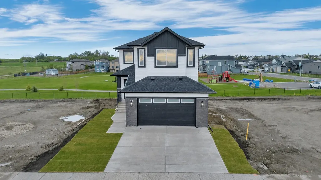 112 Lakewood Crescent Strathmore AB T1P 2J9