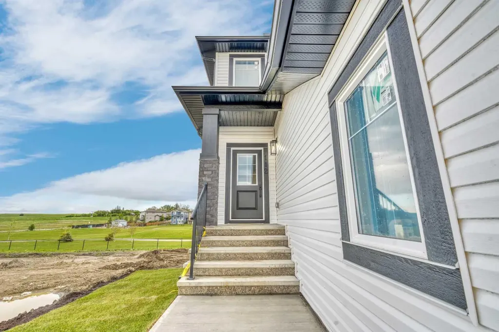 112 Lakewood Crescent Strathmore AB T1P 2J9