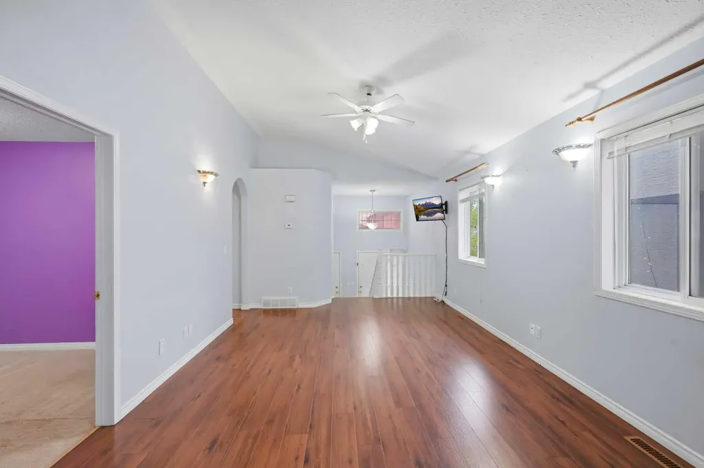 141 Tarawood Place NE Calgary AB T3J 5B4