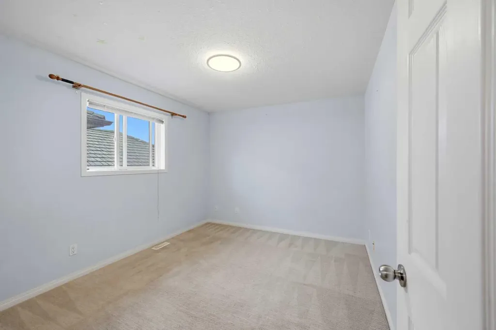 141 Tarawood Place NE Calgary AB T3J 5B4