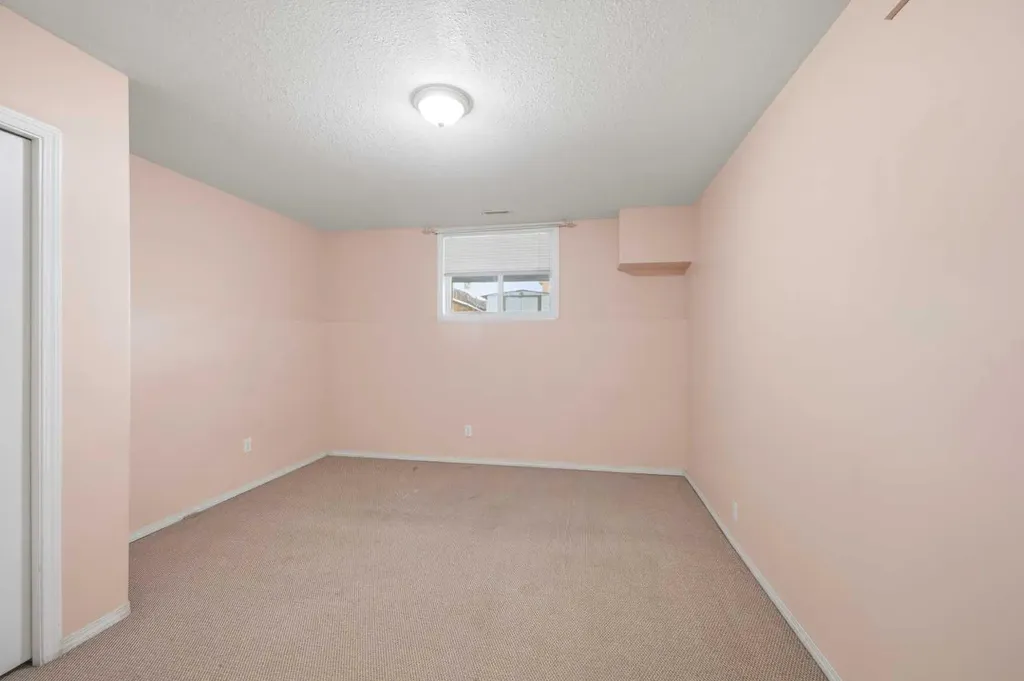 141 Tarawood Place NE Calgary AB T3J 5B4