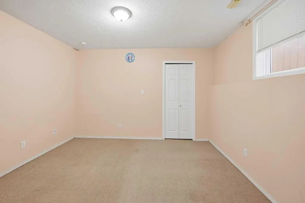 141 Tarawood Place NE Calgary AB T3J 5B4