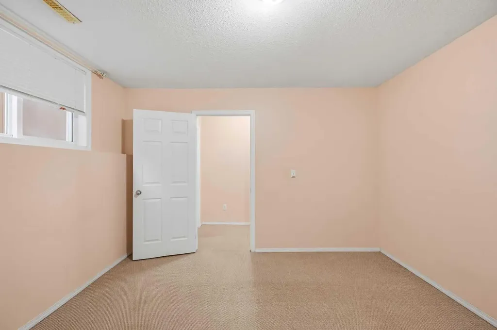 141 Tarawood Place NE Calgary AB T3J 5B4