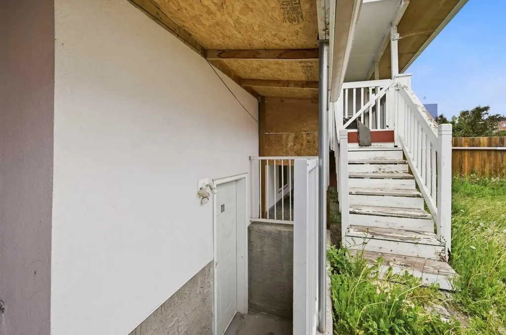 141 Tarawood Place NE Calgary AB T3J 5B4