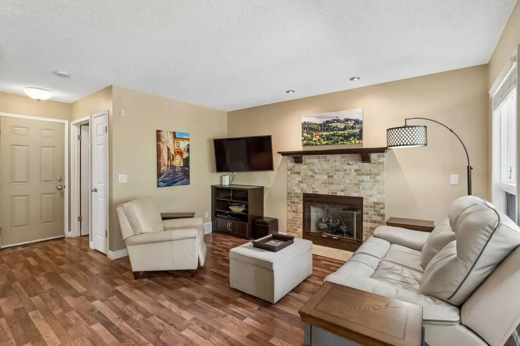 67 Hawkwood Drive NW Calgary AB T3G 3H9