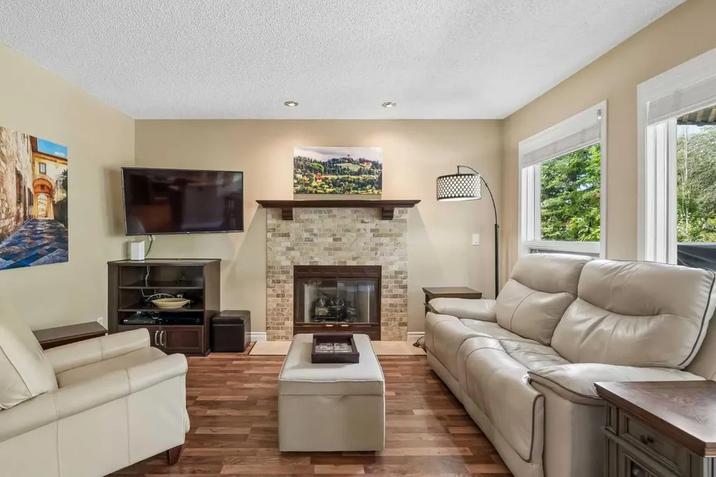67 Hawkwood Drive NW Calgary AB T3G 3H9
