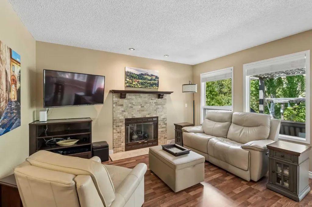 67 Hawkwood Drive NW Calgary AB T3G 3H9