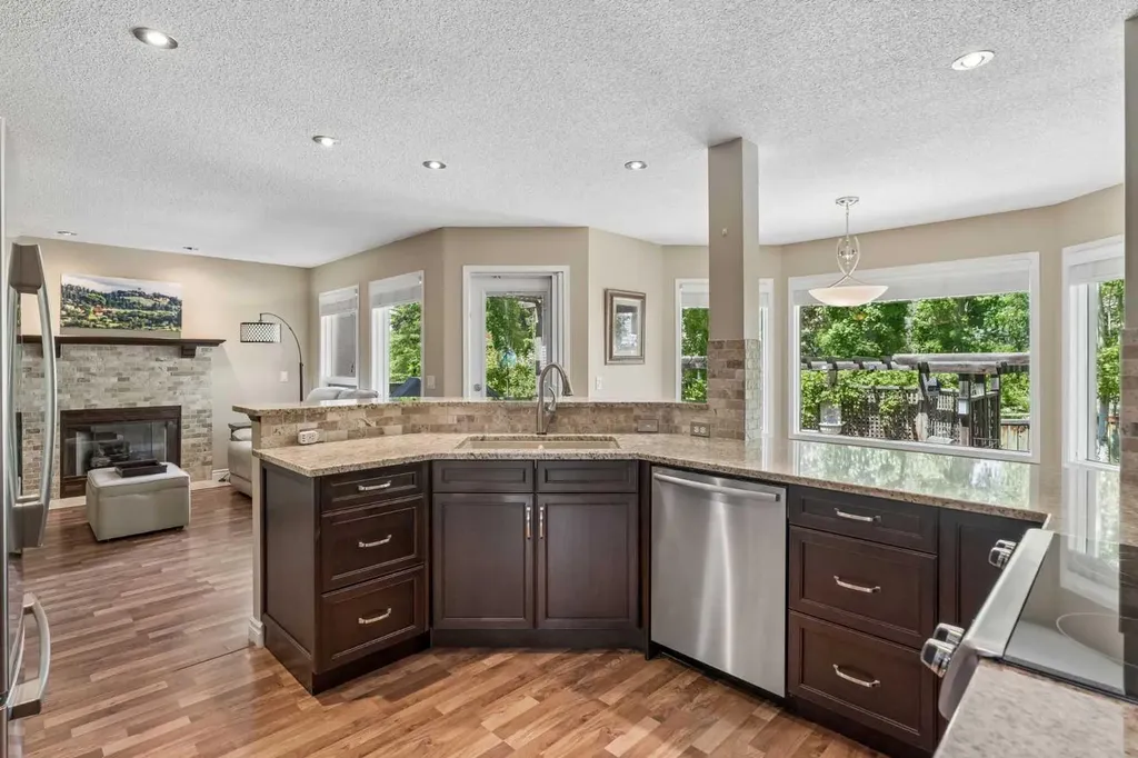 67 Hawkwood Drive NW Calgary AB T3G 3H9