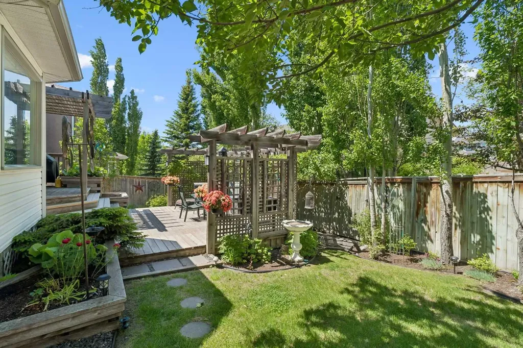 67 Hawkwood Drive NW Calgary AB T3G 3H9