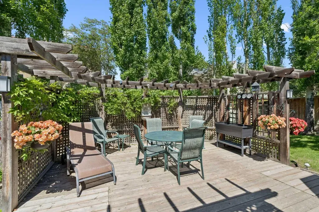 67 Hawkwood Drive NW Calgary AB T3G 3H9