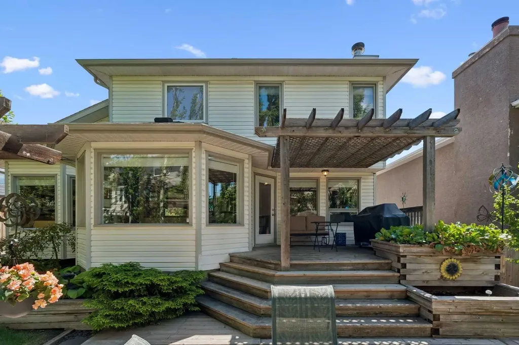 67 Hawkwood Drive NW Calgary AB T3G 3H9