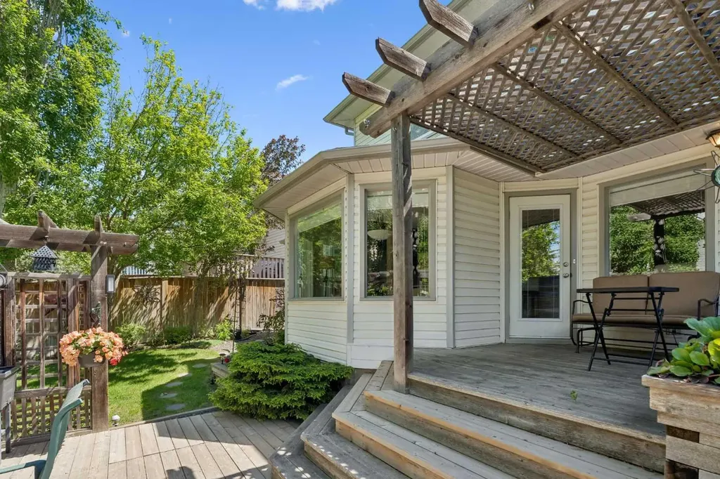 67 Hawkwood Drive NW Calgary AB T3G 3H9