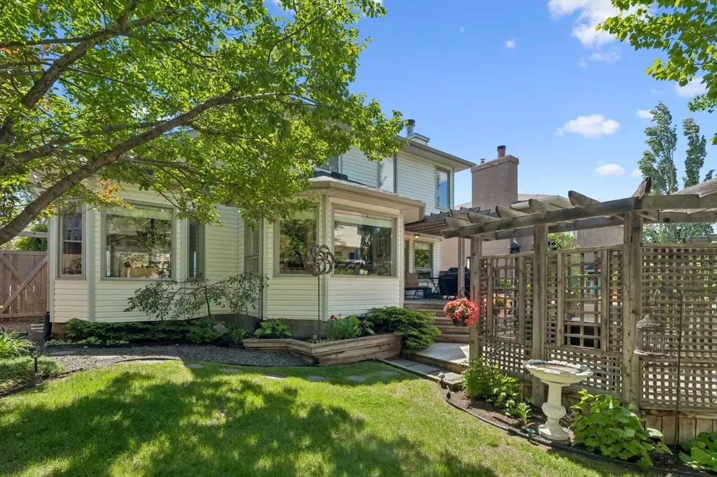 67 Hawkwood Drive NW Calgary AB T3G 3H9