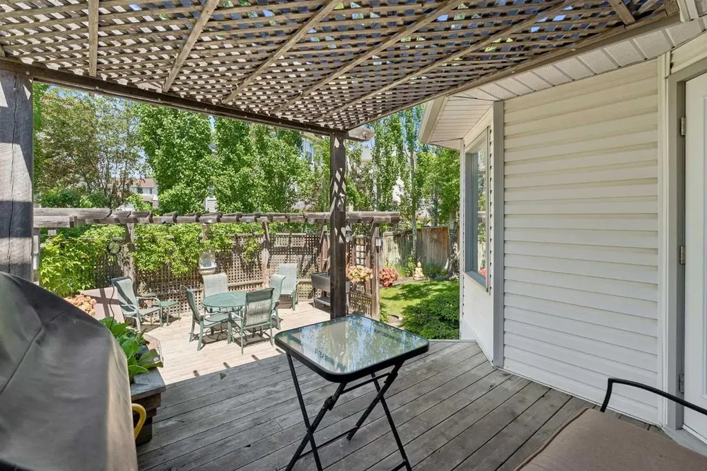 67 Hawkwood Drive NW Calgary AB T3G 3H9