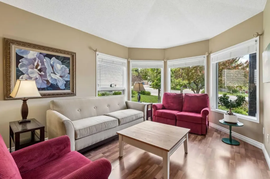 67 Hawkwood Drive NW Calgary AB T3G 3H9