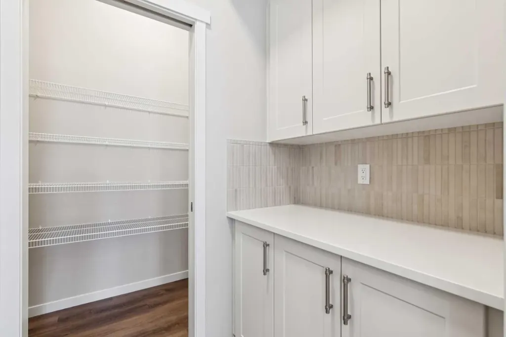 31 Hotchkiss Avenue SE Calgary AB T3S 0T5