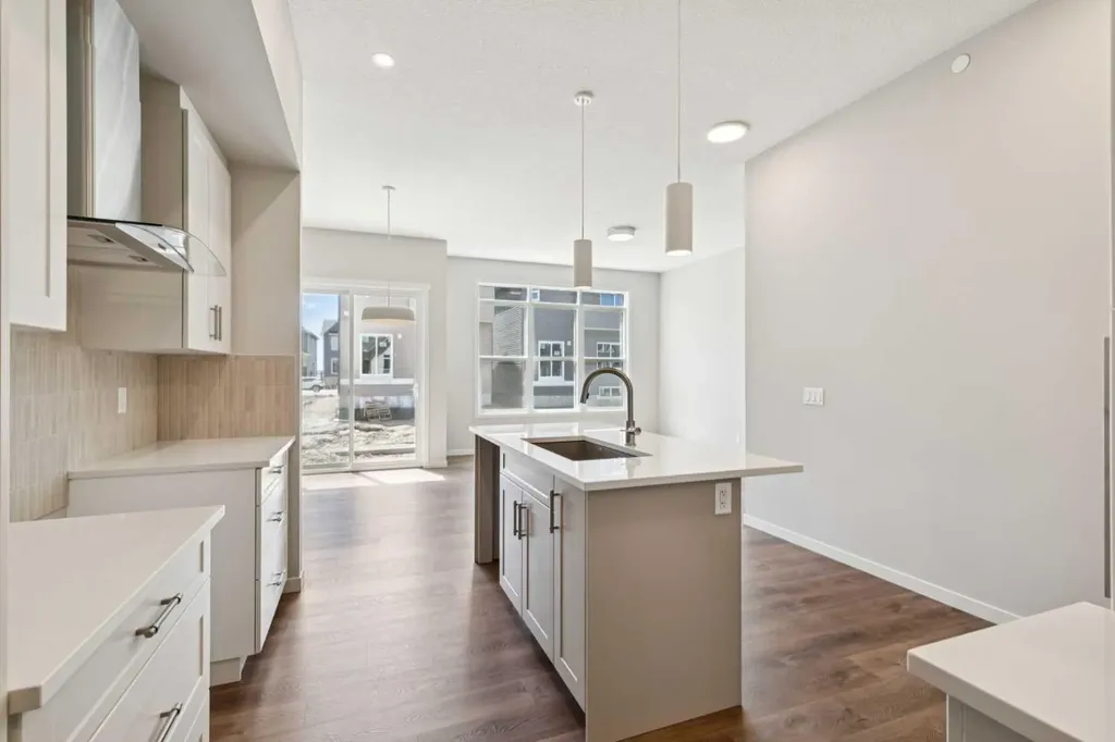 31 Hotchkiss Avenue SE Calgary AB T3S 0T5