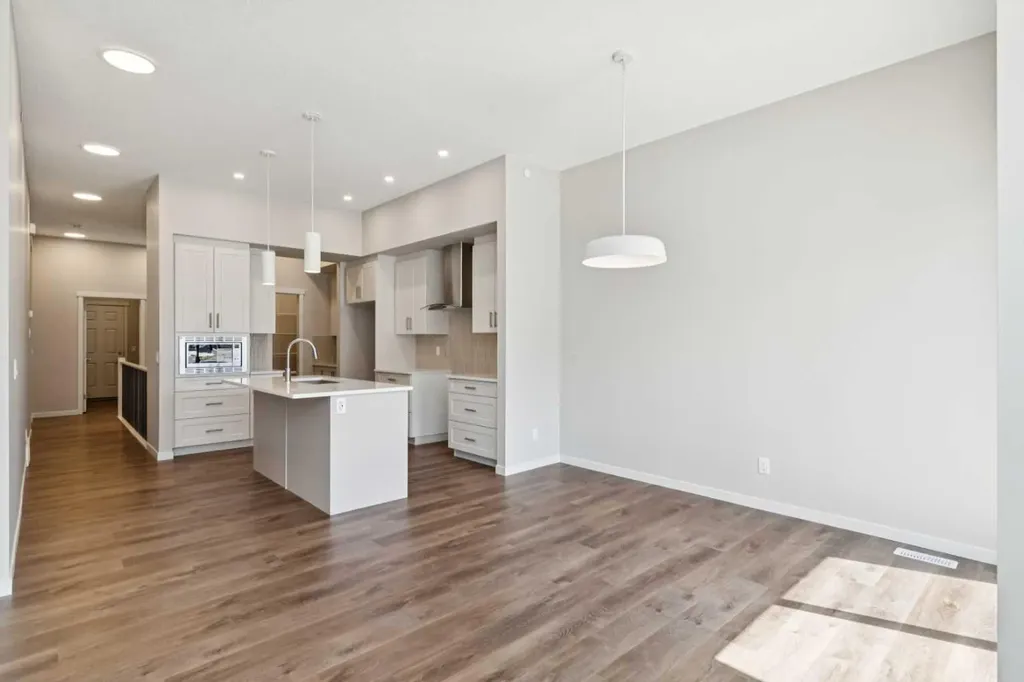 31 Hotchkiss Avenue SE Calgary AB T3S 0T5
