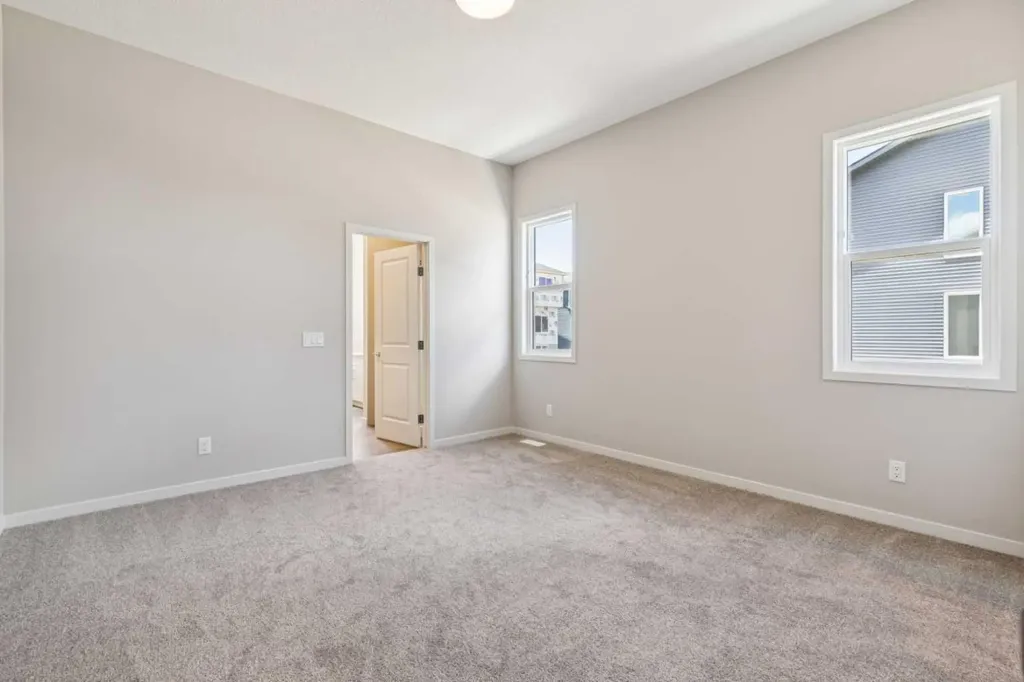 31 Hotchkiss Avenue SE Calgary AB T3S 0T5