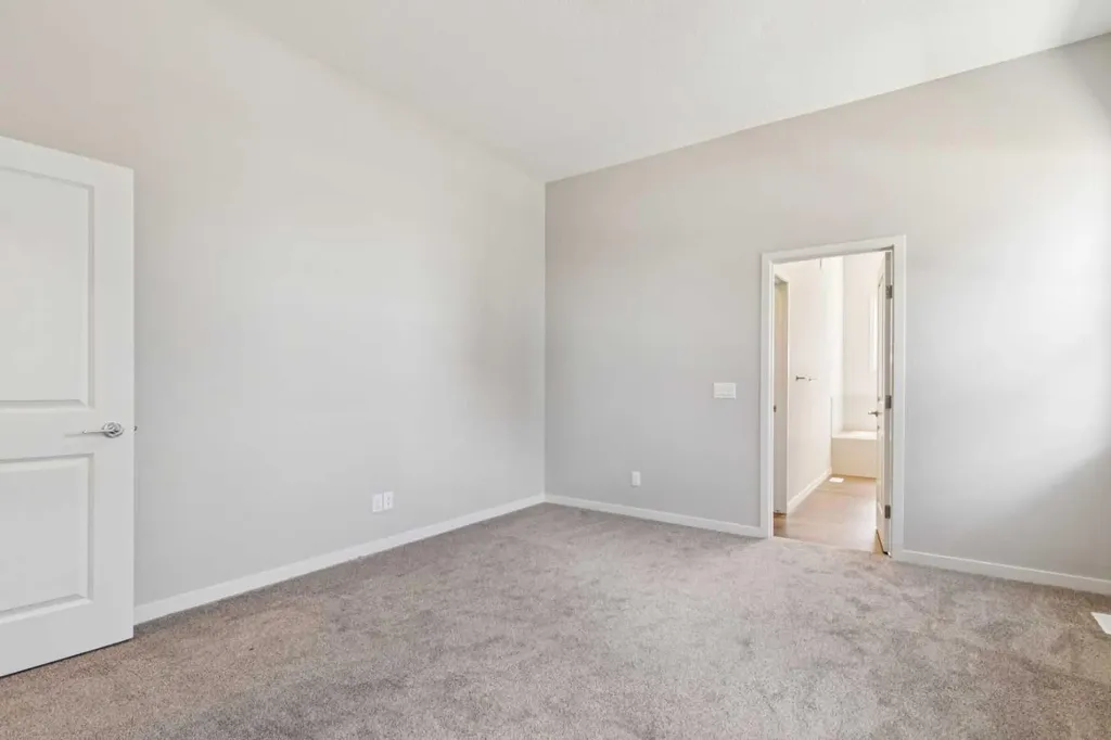 31 Hotchkiss Avenue SE Calgary AB T3S 0T5