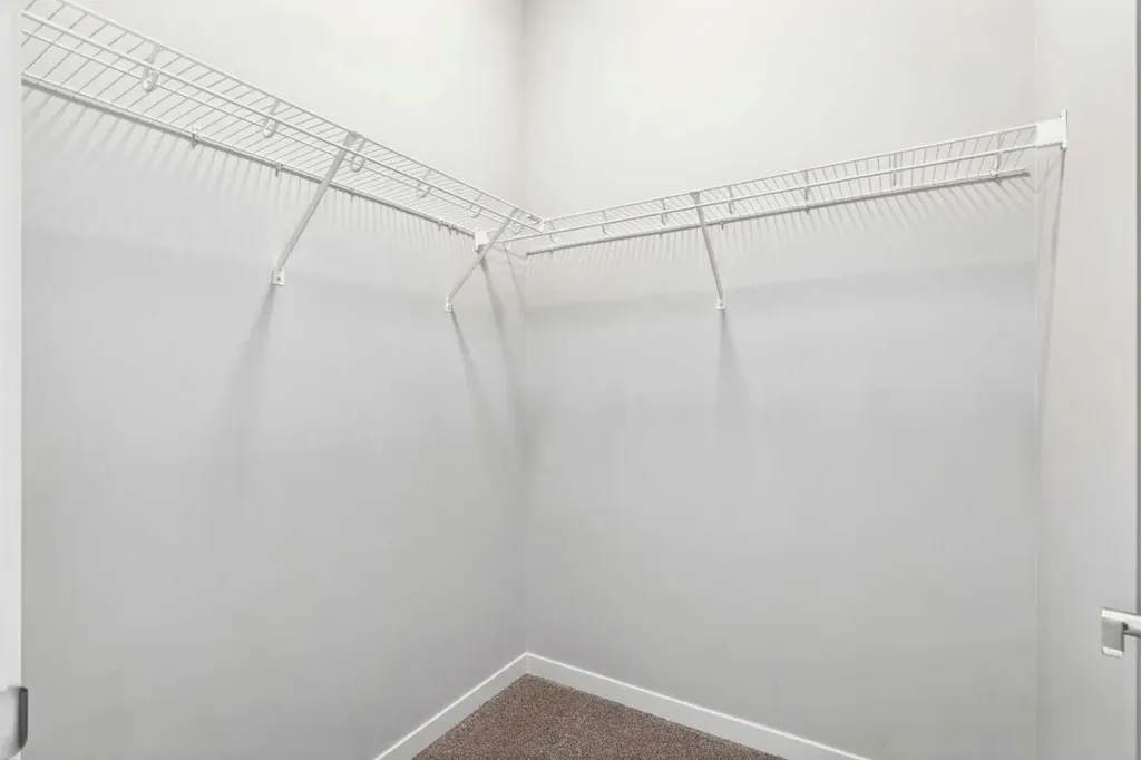 31 Hotchkiss Avenue SE Calgary AB T3S 0T5
